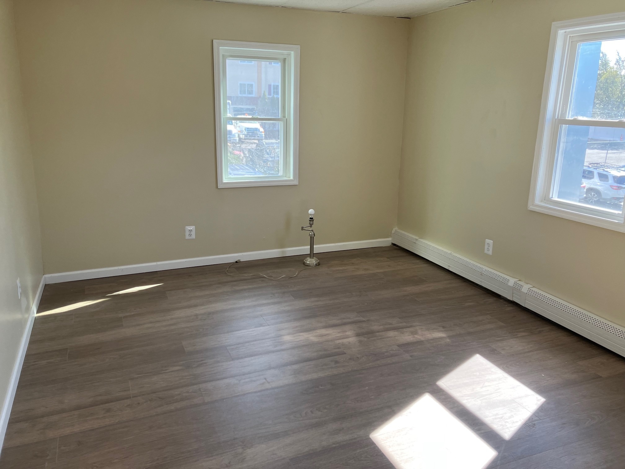 Building Photo - 302 Maple Ave