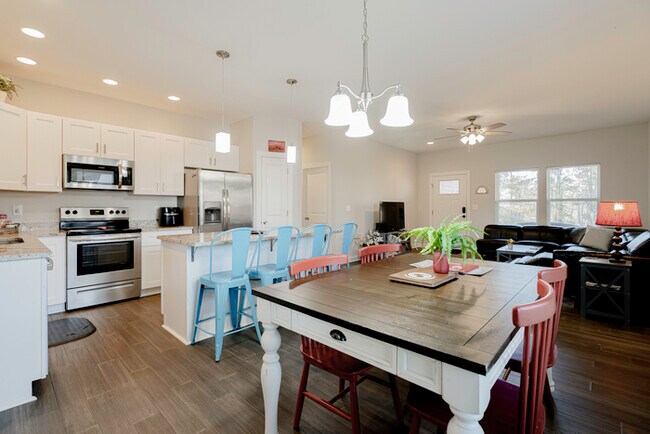 Building Photo - Furnished Rental
