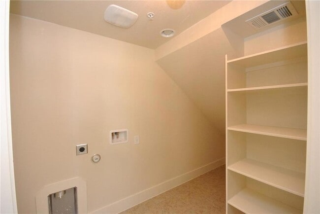 Building Photo - 2222 Creekside Ln