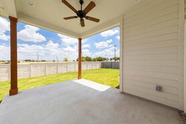 Building Photo - 20921 Brooklynn Melissa Dr