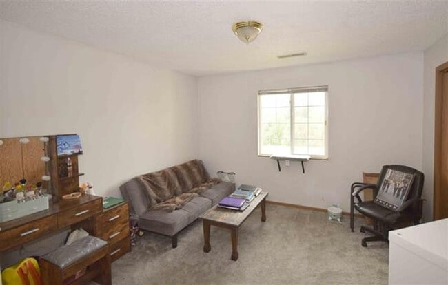 Building Photo - AUGUST 1ST, 2026.  2 Bedroom condominium on Iowa City West Side