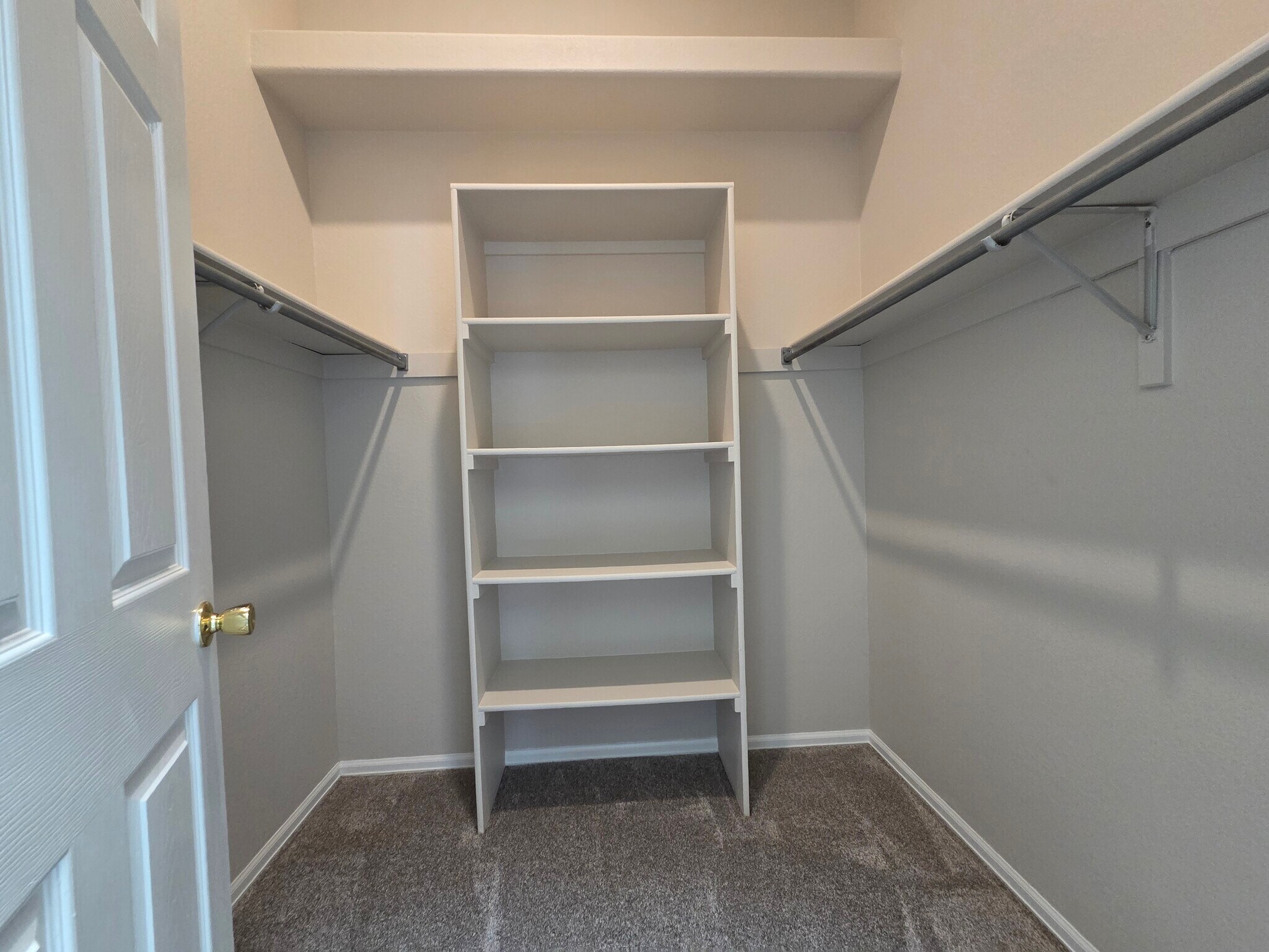 Master Closet - 3918 Leah Hts
