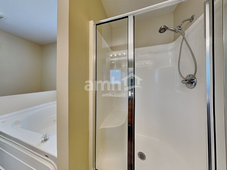 Building Photo - 6731 Fairwood Ct