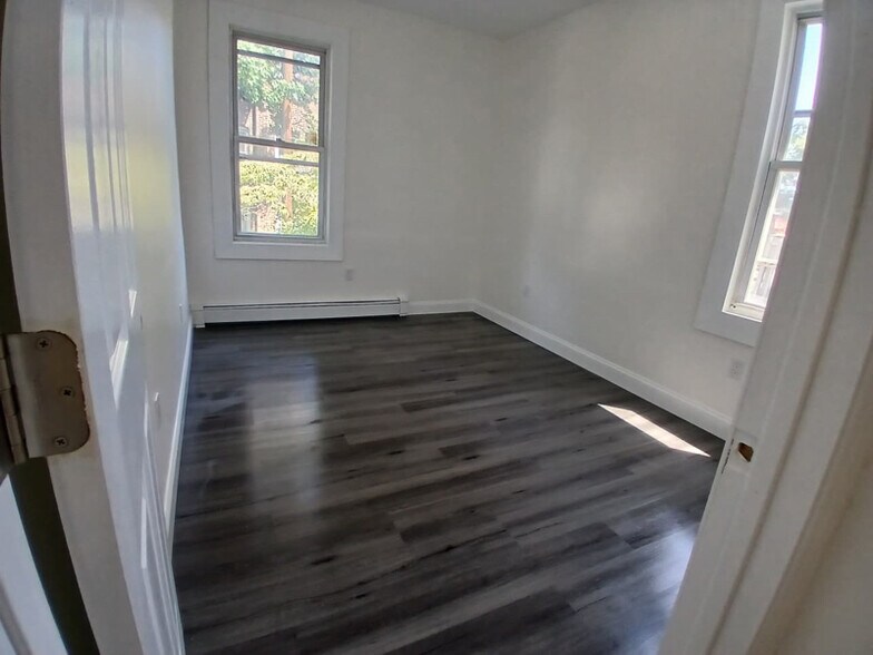 Building Photo - 66 Linden Ave