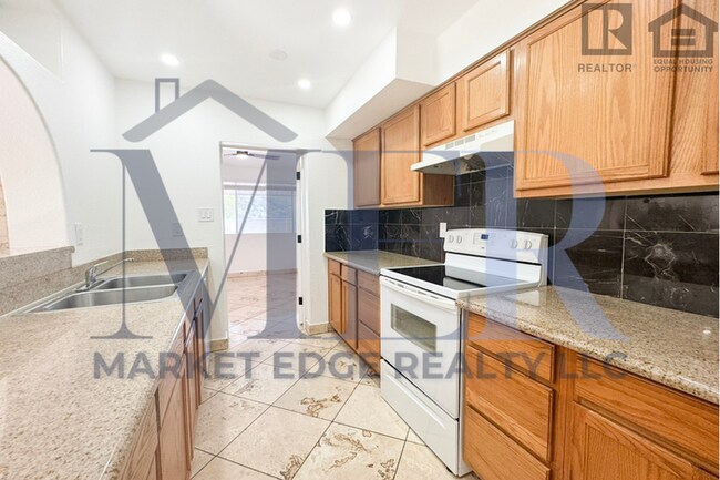 Building Photo - 5Bed/2Bath Home at Southern/Mill Ave! $399...