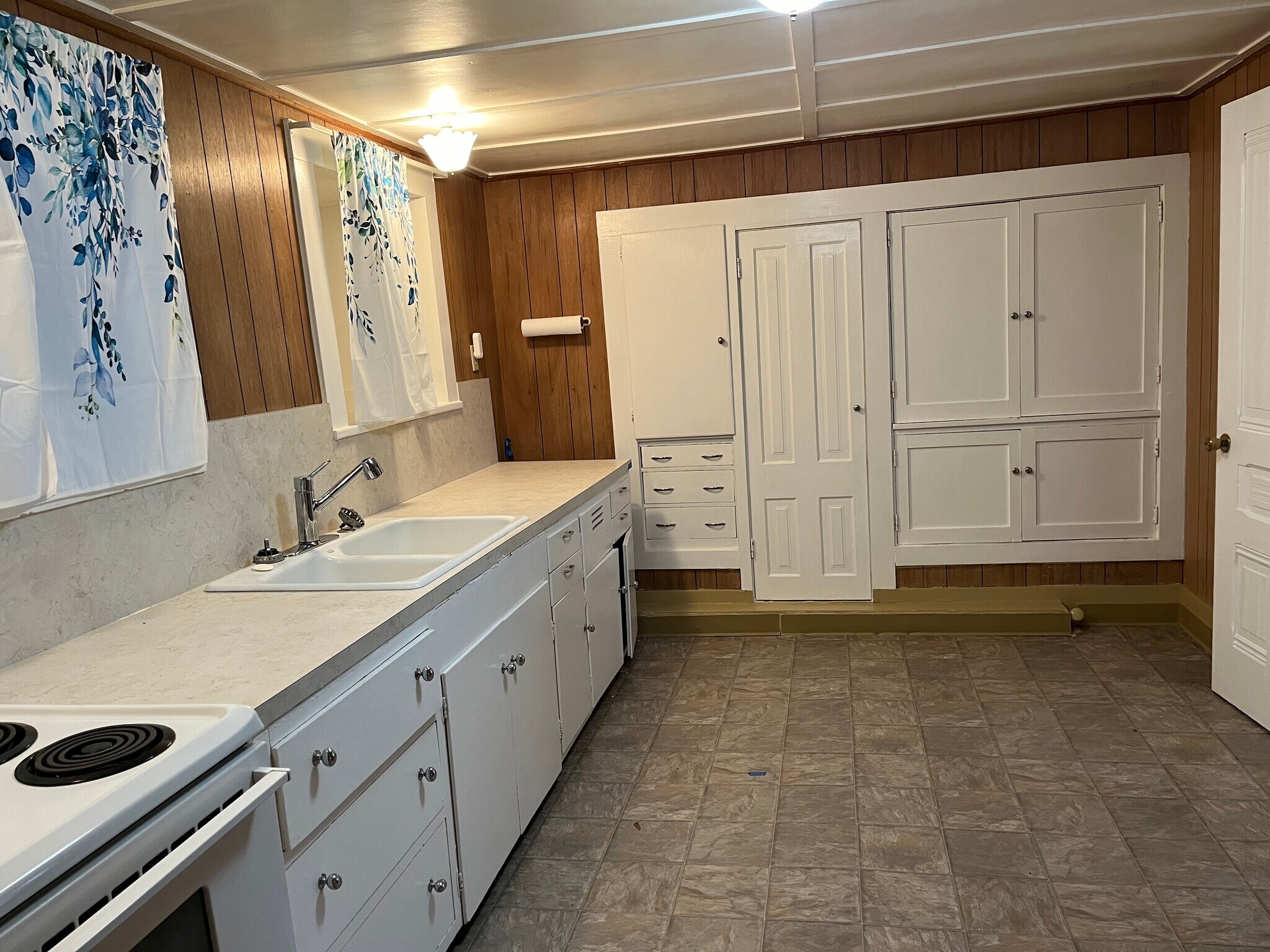 Kitchen - 49 Linoberg St