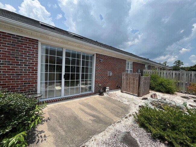 Building Photo - Discover this well-appointed 3-bedroom plus bonus room , 2-bath home in Carleton Place