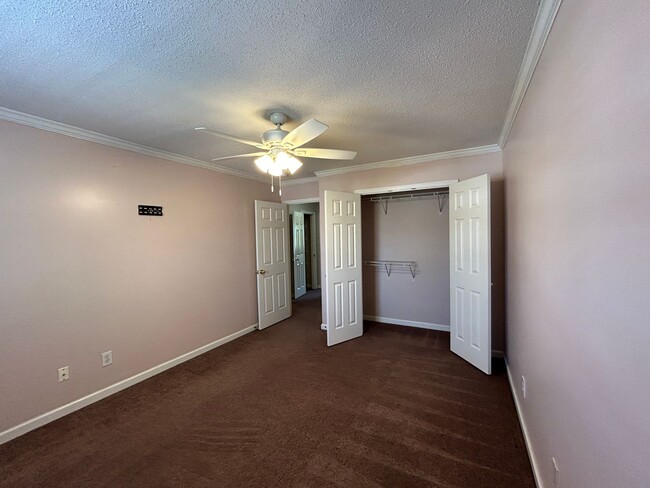 Building Photo - 273 Ivy Pl