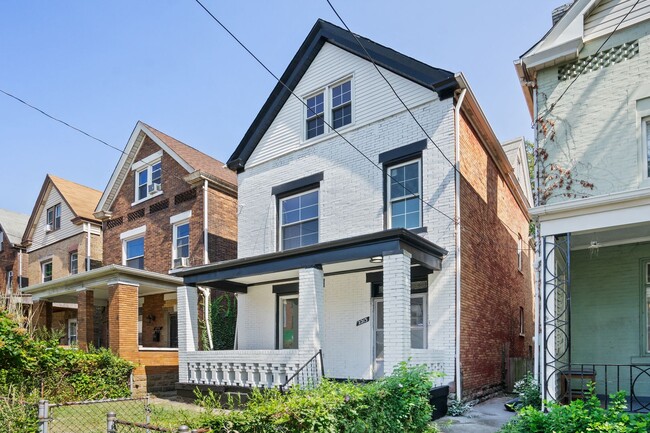 Building Photo - Newly Renovated 4 Bed, 2 Bath Home - Off-S...