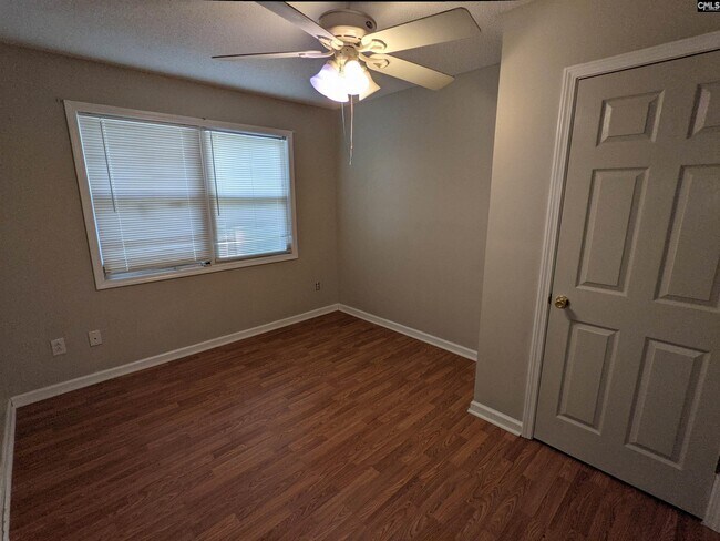 Building Photo - 1071 Sandy Cir