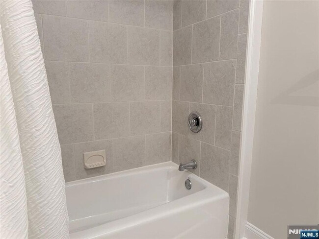 Building Photo - 3104 Rio Vista Dr