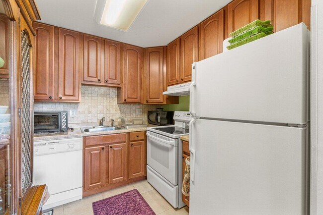 Building Photo - 2000 Springdale Blvd