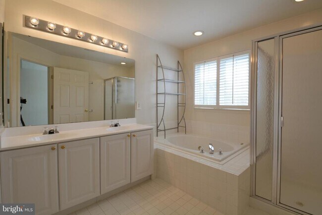 Building Photo - 5080 Grimm Dr
