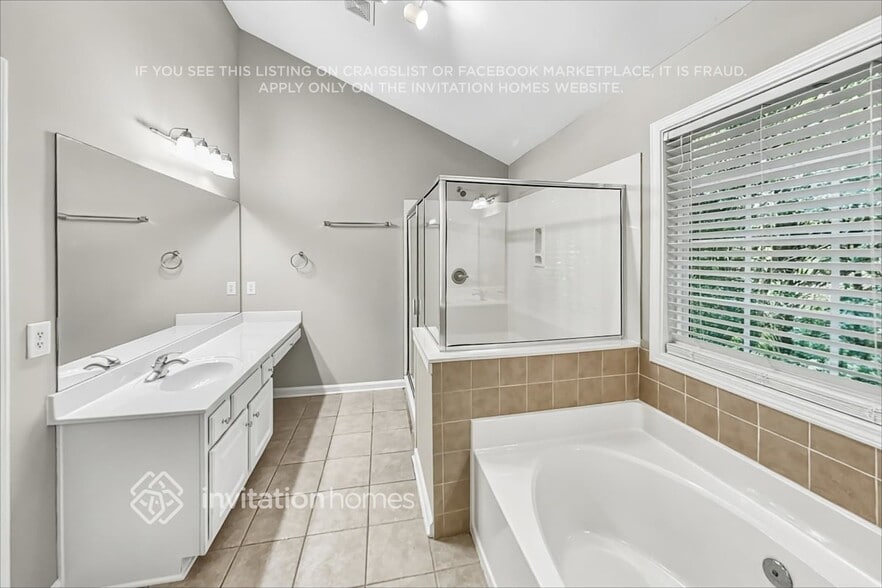 Building Photo - 8920 Watersedge Ct