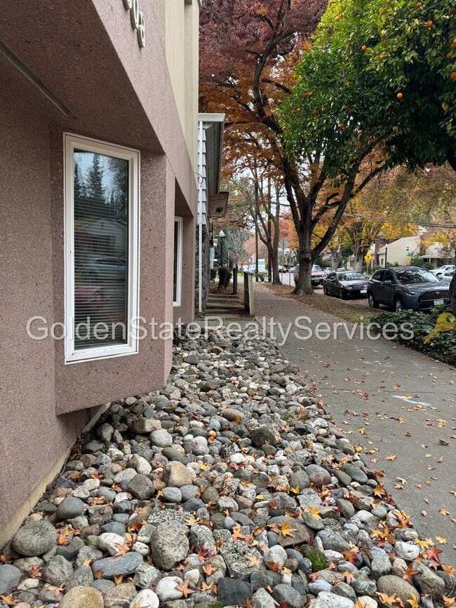 Building Photo - 1808 H St