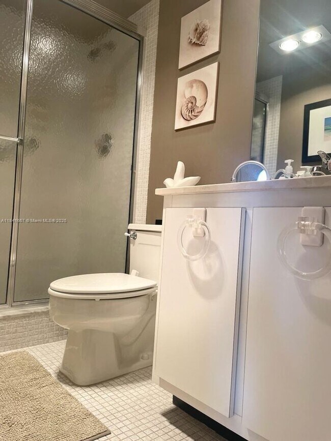 Building Photo - 555 Oaks Ln