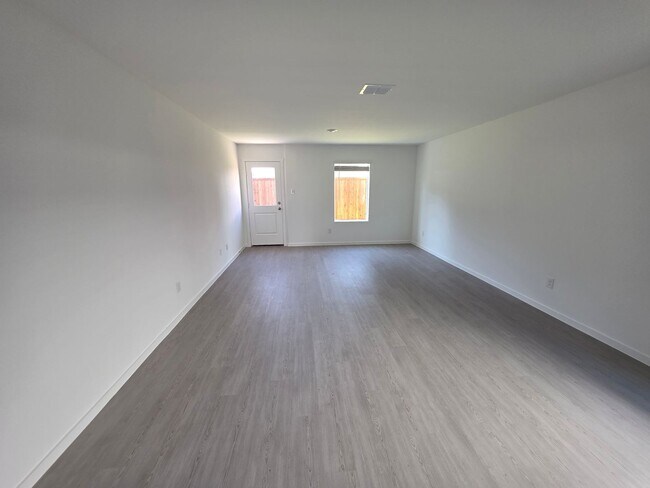 Building Photo - New Lennar Home – 4BR, 3BA | Energy-Effici...