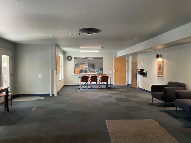 Building Photo - Pine Point Apartments