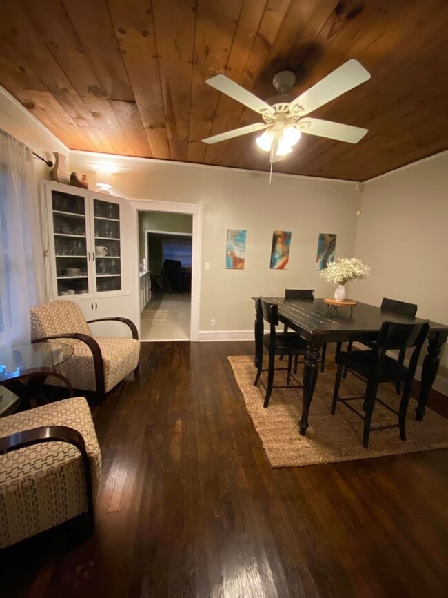 Building Photo - Awesome Farmhouse Home