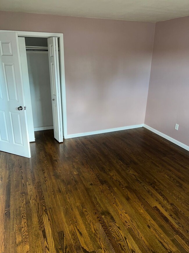 Building Photo - 3 Bed / 1 Bath Single-Family Home – Richland School District