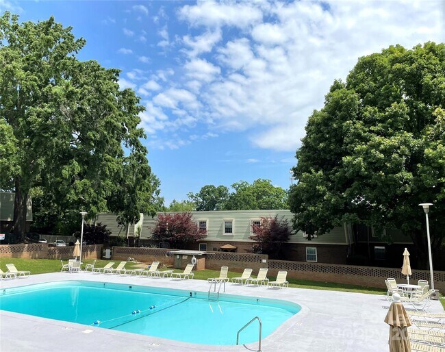 Building Photo - 2632 Park Rd