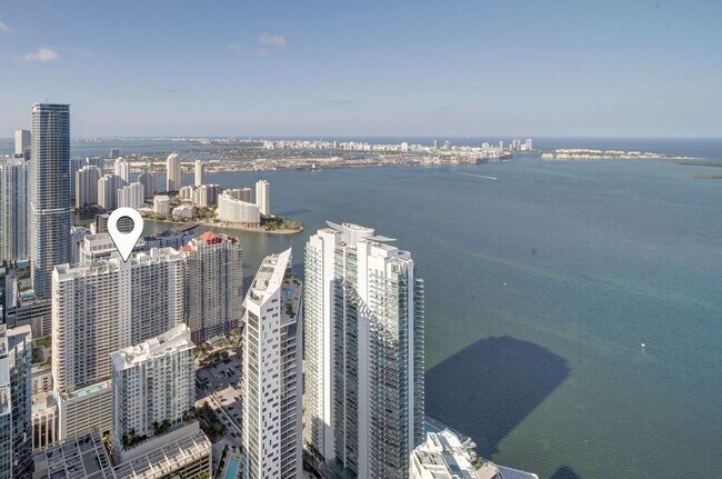 Building Photo - Brickell Bay Club