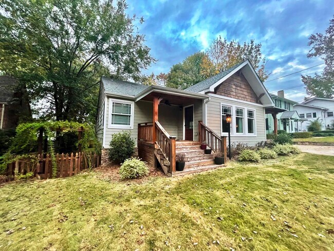 Building Photo - Updated 3 BR/ 2 BA home on Roseland Drive ...