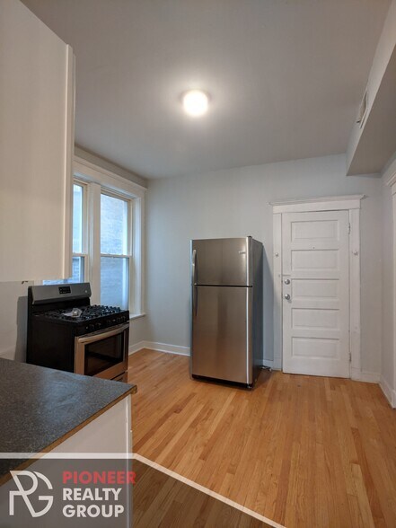 Building Photo - 3542 N Halsted St