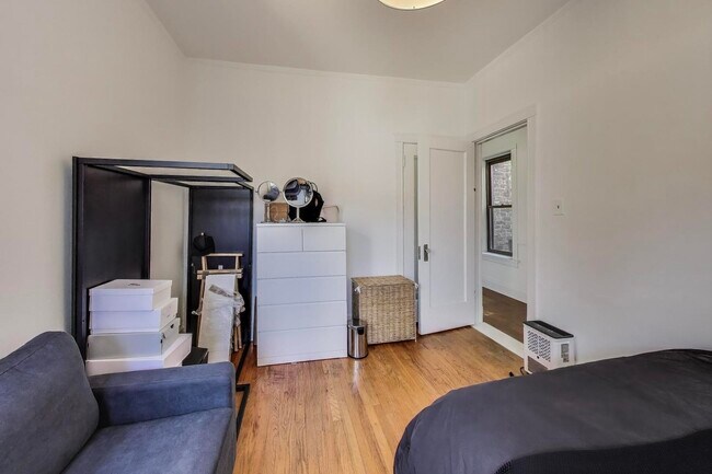 Building Photo - 5108 S Woodlawn Ave