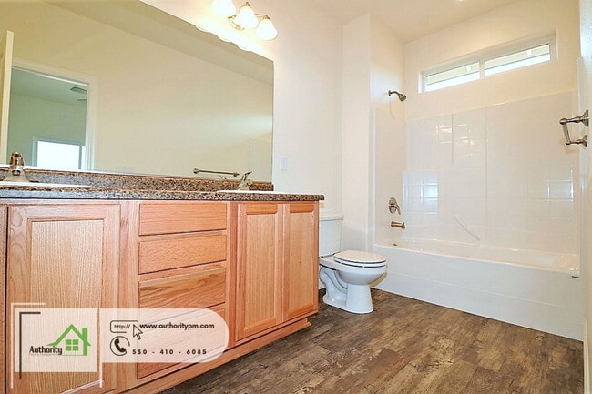 Building Photo - 2530 Rainbow Ln