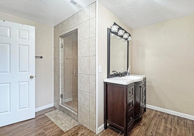 Building Photo - 2756 Baltic Ave