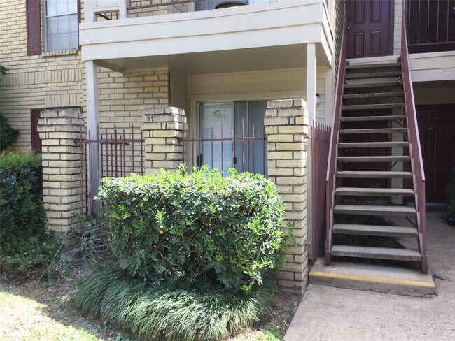 Building Photo - 2120 El Paseo St