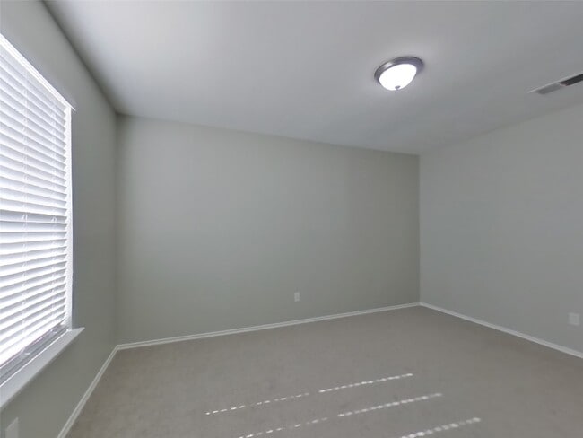 Building Photo - 12219 White River Dr