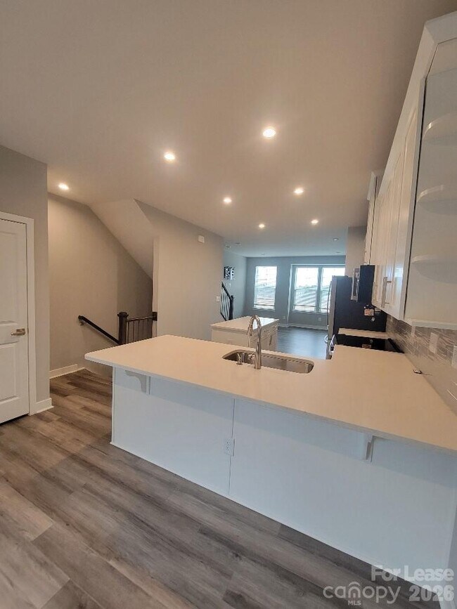 Building Photo - 3633 S Tryon St