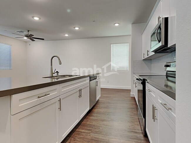 Building Photo - 3333 Blodwen St