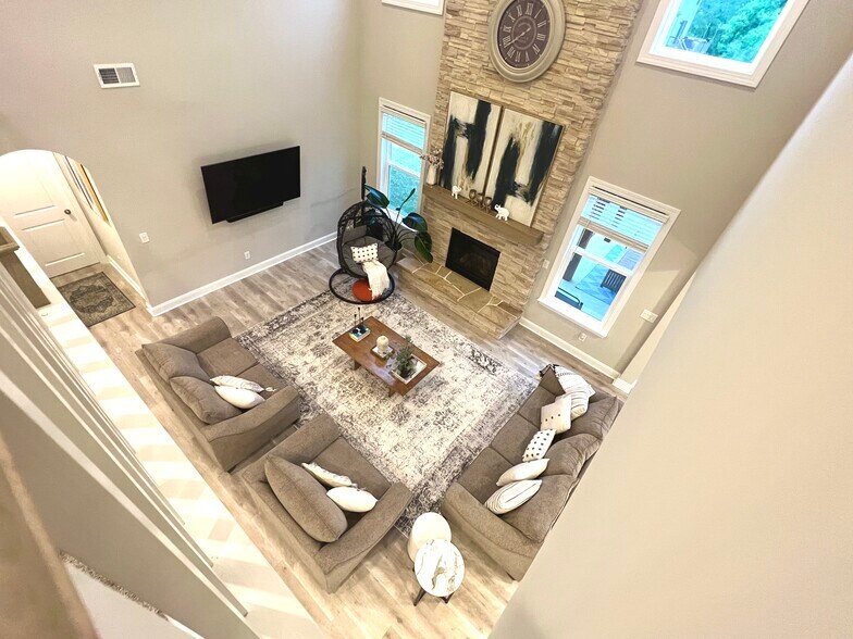 Building Photo - 4745 Kingswood Dr