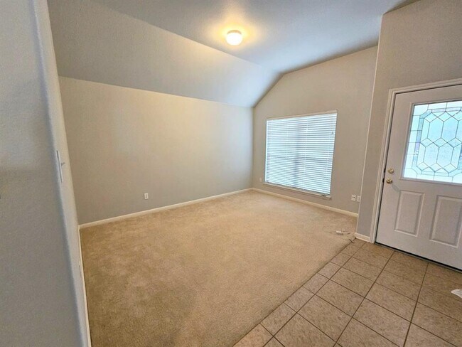 Building Photo - 15301 Fernhill Dr