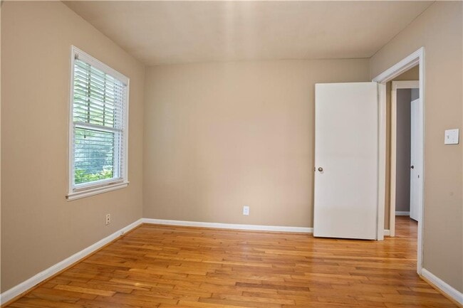 Building Photo - 914 Willivee Dr