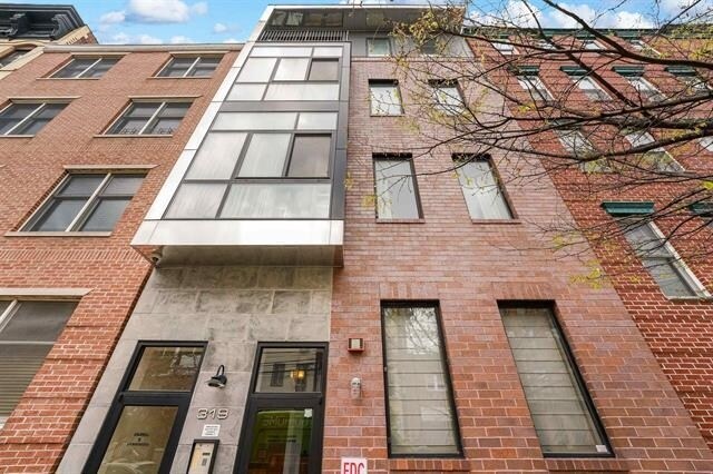 Building Photo - 319 Monroe St