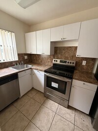 Building Photo - 2444 NW 52nd Ave