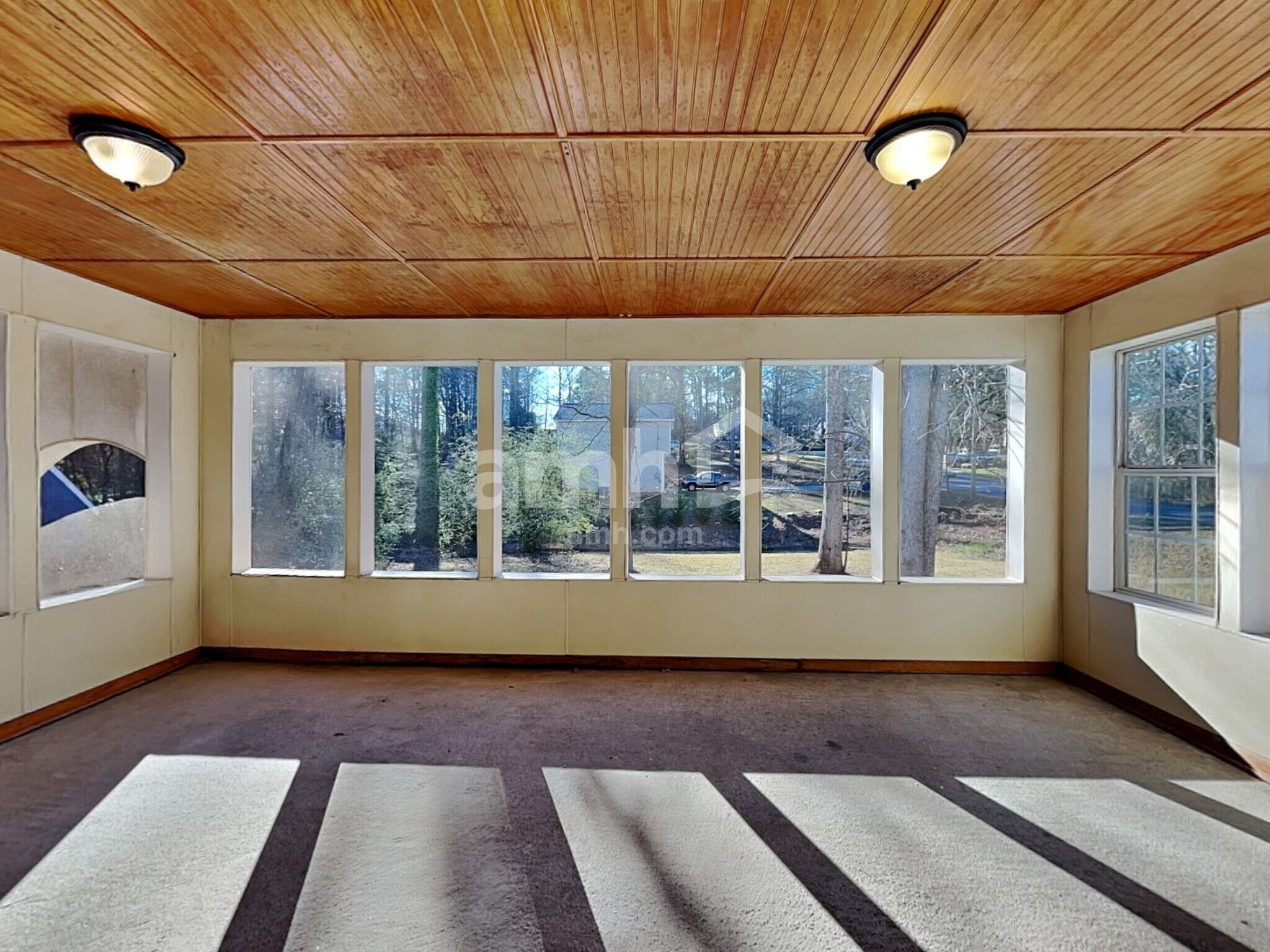 Building Photo - 685 Oxford Hall Dr SW