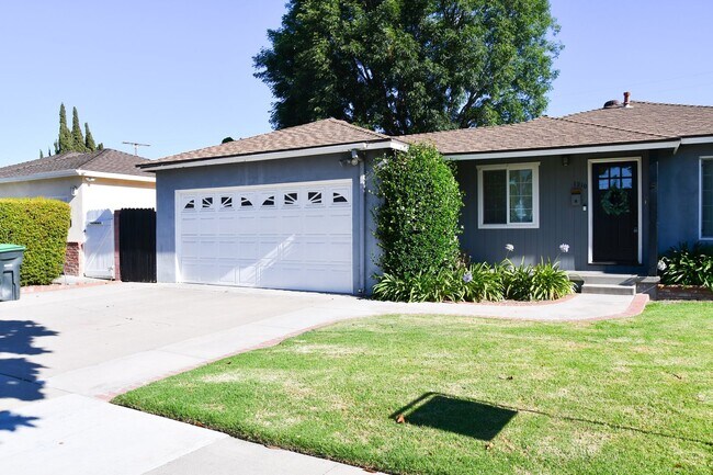 Building Photo - 1210 E Oakmont Ave