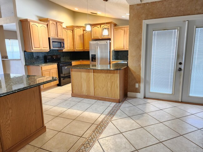 Building Photo - 2153 Royal Poinciana Blvd