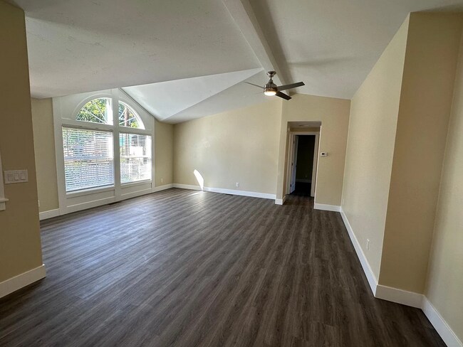Building Photo - Modern Auburn Retreat—Fully Renovated 3BR ...