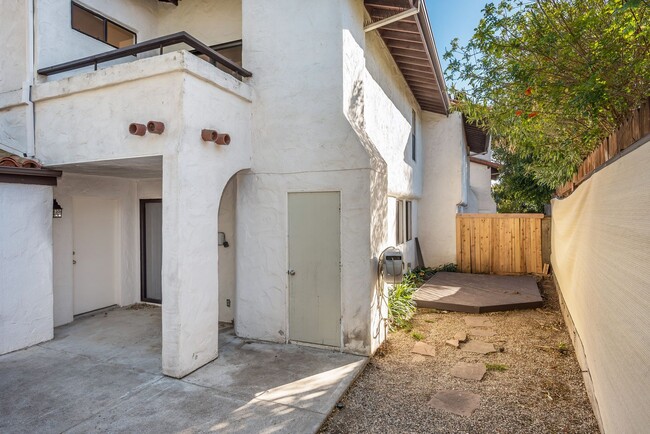 Building Photo - Spacious Mesa Condo with Full Two Car Attached Garage! Pet Friendly!