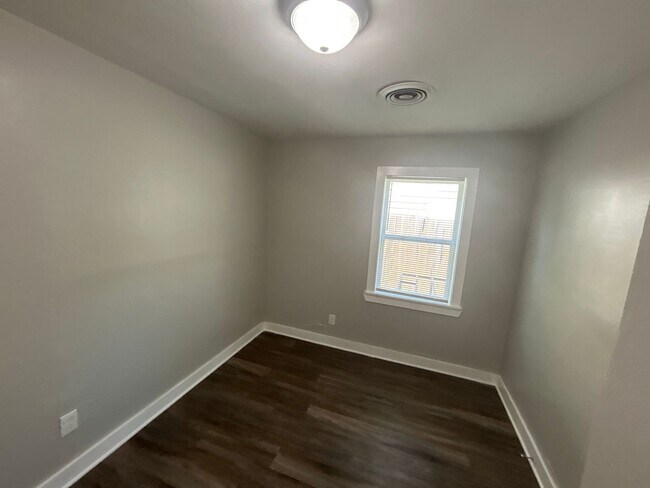 Building Photo - 1721 McNair St