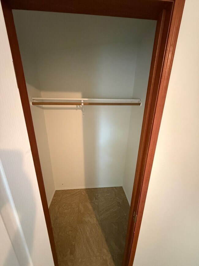 Building Photo - SPIRIT LAKE HOME (P#440)