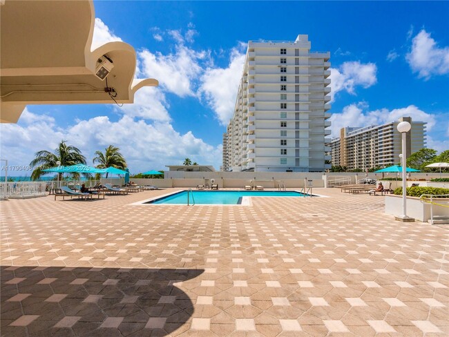 Building Photo - 5701 Collins Ave
