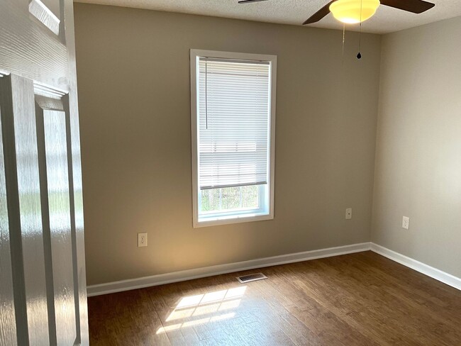 Building Photo - 382 TURNER St