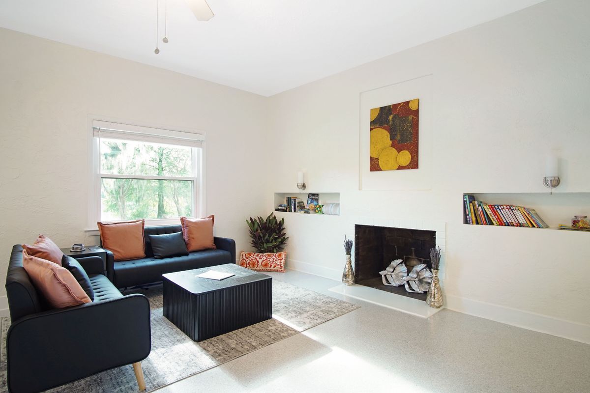 Building Photo - 1647 Lake Ella Dr